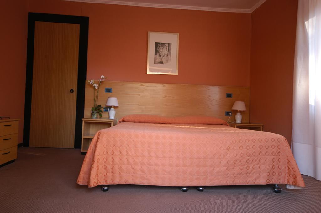 Hotel Des Geneys Bardonecchia Pokój zdjęcie